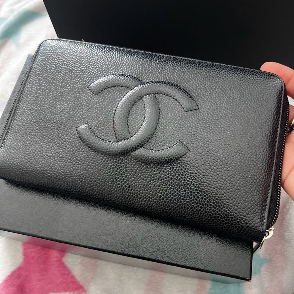 CHANEL Black Leather Wallet with Card Slots